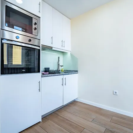 Apartment Close To Everything Your Gray Prm 2t *